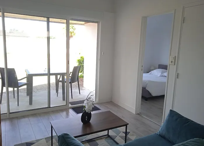 Semesterbostad Les De La Fontaine *