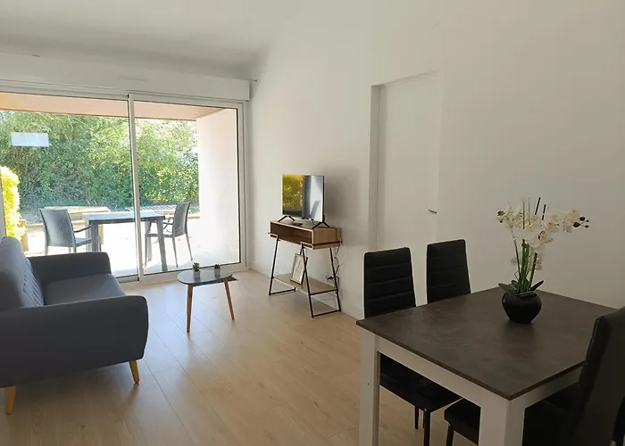 Semesterbostad Les De La Fontaine